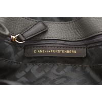 Diane Von Furstenberg Umhängetasche aus Leder in Grau