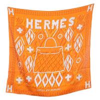 Hermès Echarpe/Foulard en Soie en Orange