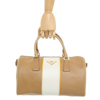 Prada Handtasche aus Leder in Beige