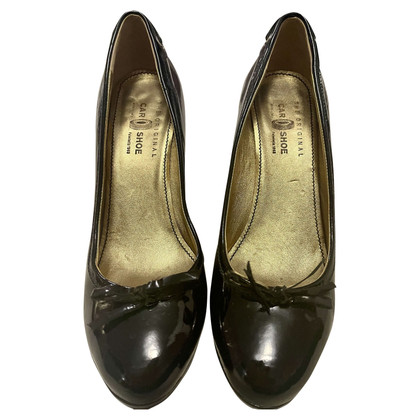 Car Shoe Pumps/Peeptoes Patent leather in Black