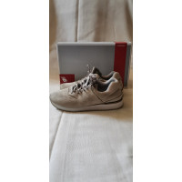 New Balance Sneakers aus Leder in Grau