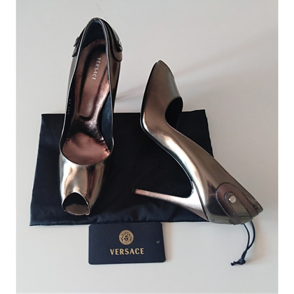 Versace Pumps/Peeptoes Patent leather