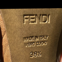 Fendi Chaussures compensées en Cuir