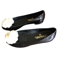 Chanel Slippers/Ballerinas Patent leather in Black