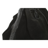 Maje Handtasche aus Wildleder in Schwarz
