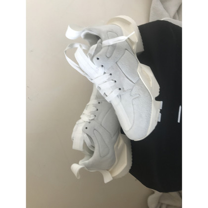 Unravel Project Sneakers aus Wildleder in Weiß