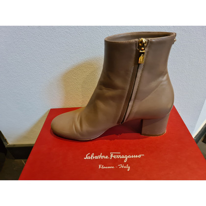 Salvatore Ferragamo Ankle boots Leather in Beige