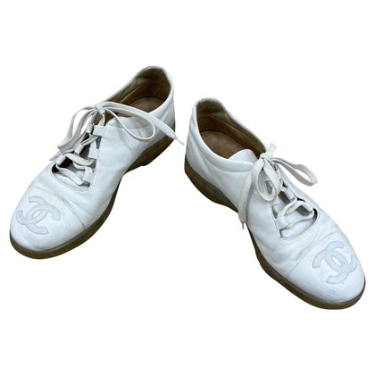 Chanel Chaussures à lacets en Cuir en Blanc