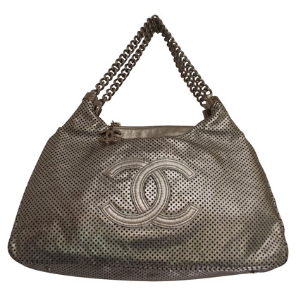 Chanel Shopping Tote aus Leder in Silbern