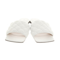 Bottega Veneta Sandalen aus Leder in Weiß