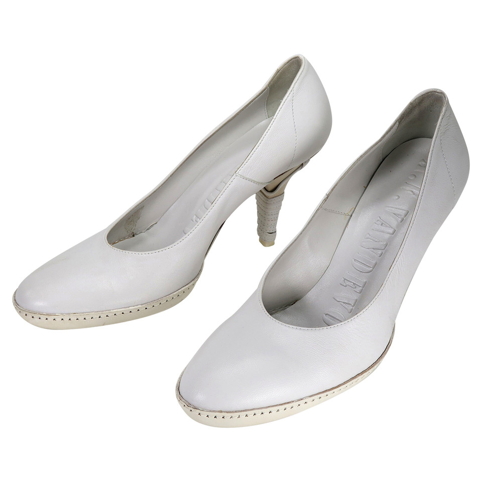 A. F. Vandevorst Pumps/Peeptoes Leather in White