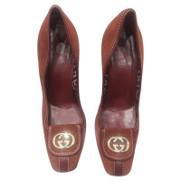 Gucci pumps in brown