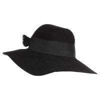 Saint Laurent chapeau