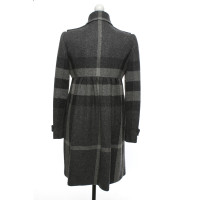 Burberry Jacke/Mantel aus Wolle in Grau