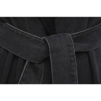 Nanushka  Kleid aus Jeansstoff in Schwarz