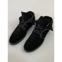 Louis Vuitton Trainers Suede in Black