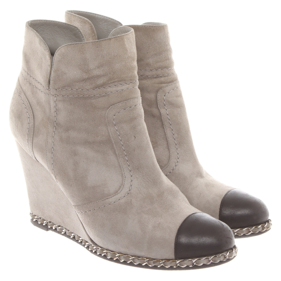 Chanel Wedges Suede in Grey