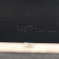Alexander McQueen Skull Clutch aus Leder in Schwarz