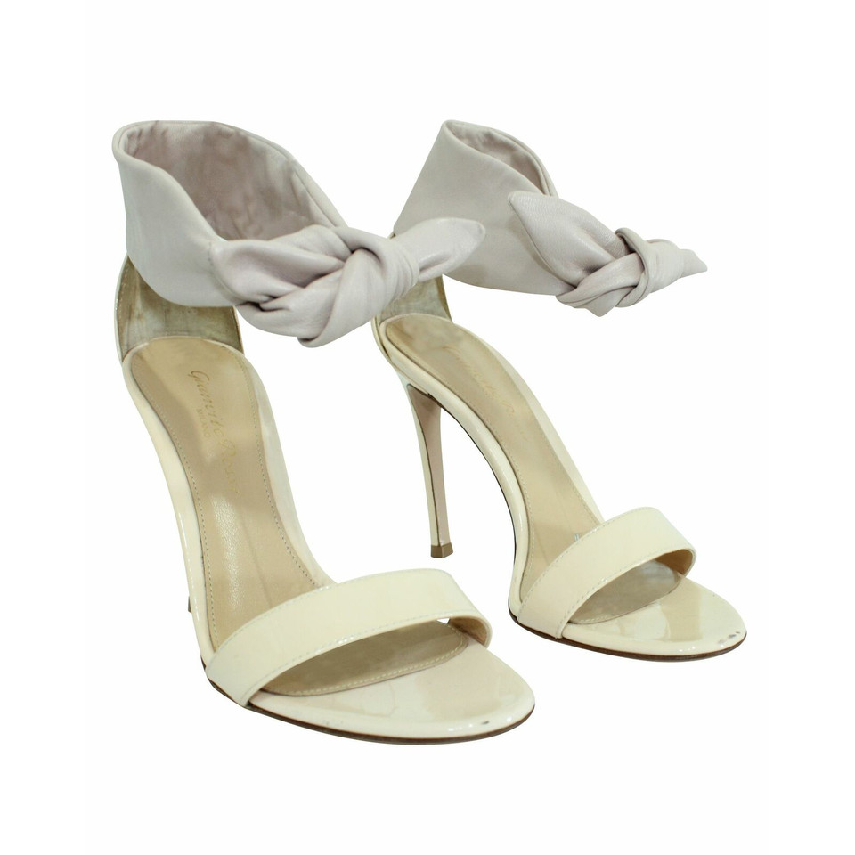 Gianvito Rossi Sandals Patent leather in Nude