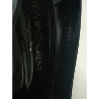 Yves Saint Laurent Pumps/Peeptoes aus Leder in Schwarz