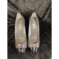 Chanel Pumps/Peeptoes Patent leather in Taupe