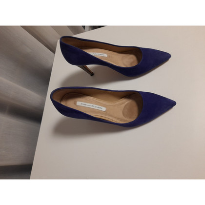 Diane Von Furstenberg Pumps/Peeptoes Leather in Blue