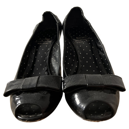 Moschino Cheap And Chic Pumps/Peeptoes aus Lackleder in Schwarz