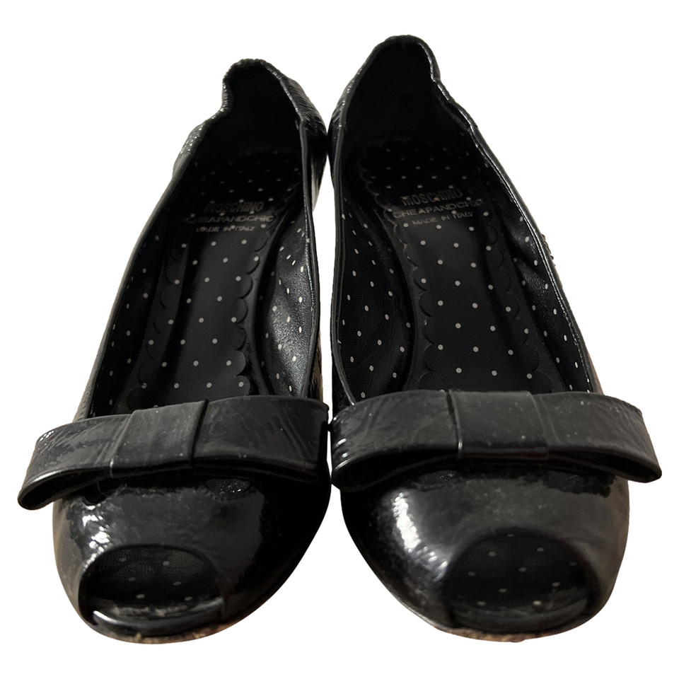 Moschino Cheap And Chic Pumps/Peeptoes Patent leather in Black
