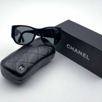 Chanel Lunettes de soleil en Noir
