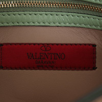 Valentino Garavani Clutch aus Leder in Grün