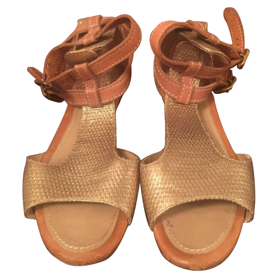Chloé Sandalen aus Leder in Gold