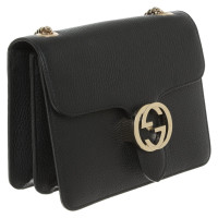 Gucci Interlocking Shoulder Bag Small aus Leder in Schwarz