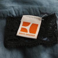 Boss Orange Camicetta con cintura di cuoio in petrolio