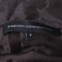 French Connection Robe en soie en gris foncé