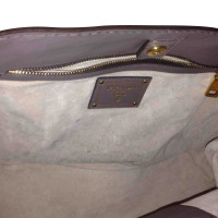 Prada Shopping Bag aus Leder in Grau