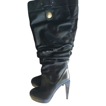 Versace Stiefel aus Leder in Schwarz