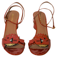 Emporio Armani Sandalen aus Lackleder in Rot