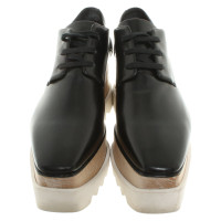 Stella McCartney Chaussures à lacets en Noir