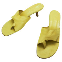 Christian Louboutin Sandales en Cuir en Jaune