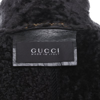 Gucci Jacke/Mantel aus Pelz in Grau