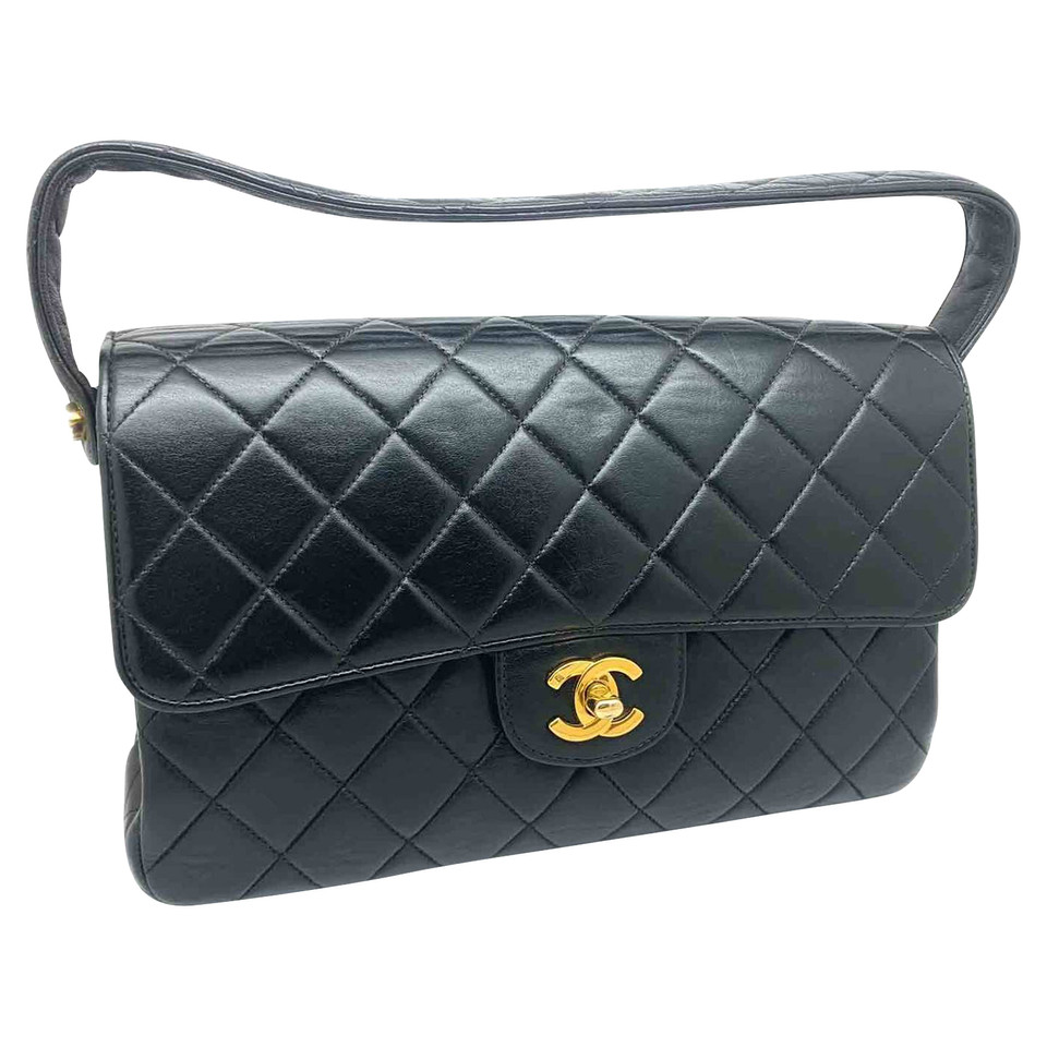 Chanel Flap Bag aus Leder in Schwarz