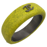 Chanel Armreif/Armband aus Leder in Gelb