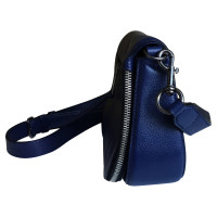 Marc Jacobs Umhängetasche aus Leder in Blau
