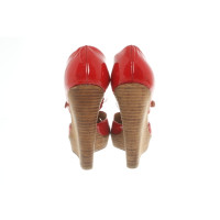 Alberta Ferretti Chaussures compensées en Cuir verni en Rouge