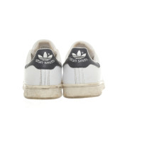Adidas Sneakers aus Leder in Weiß
