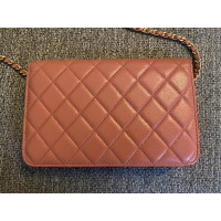 Chanel 19 Wallet On Chain Leer in Roze