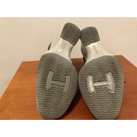 Hogan Sneakers aus Wildleder in Türkis