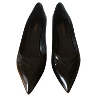 Louis Vuitton Pumps/Peeptoes aus Lackleder in Schwarz