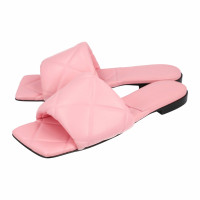Bottega Veneta Sandalen aus Leder in Rosa / Pink