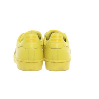 Adidas Sneakers aus Leder in Gelb
